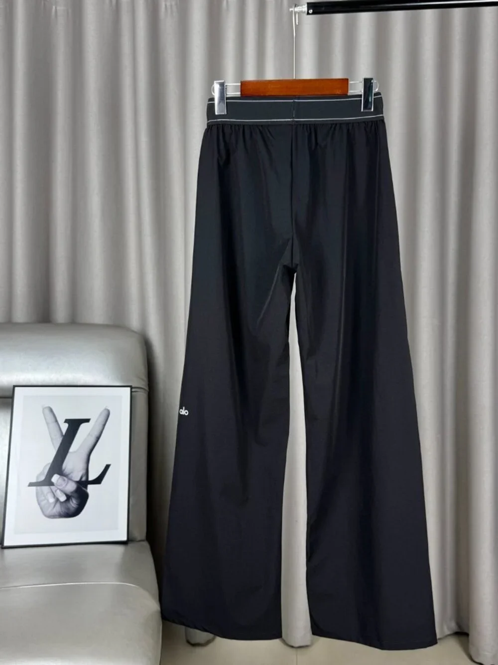 ALO  yoga pants - Picture 2 of 2